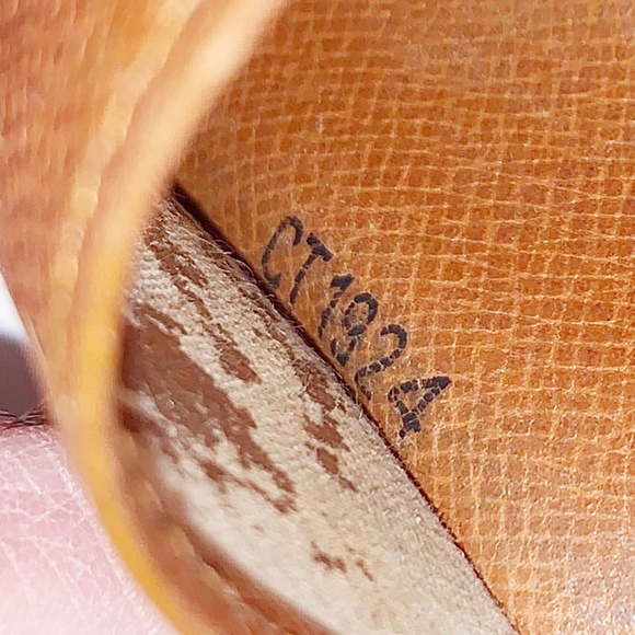 Auth Vtg Louis Vuitton Monogram 6 Key Holder - Picture 16 of 16